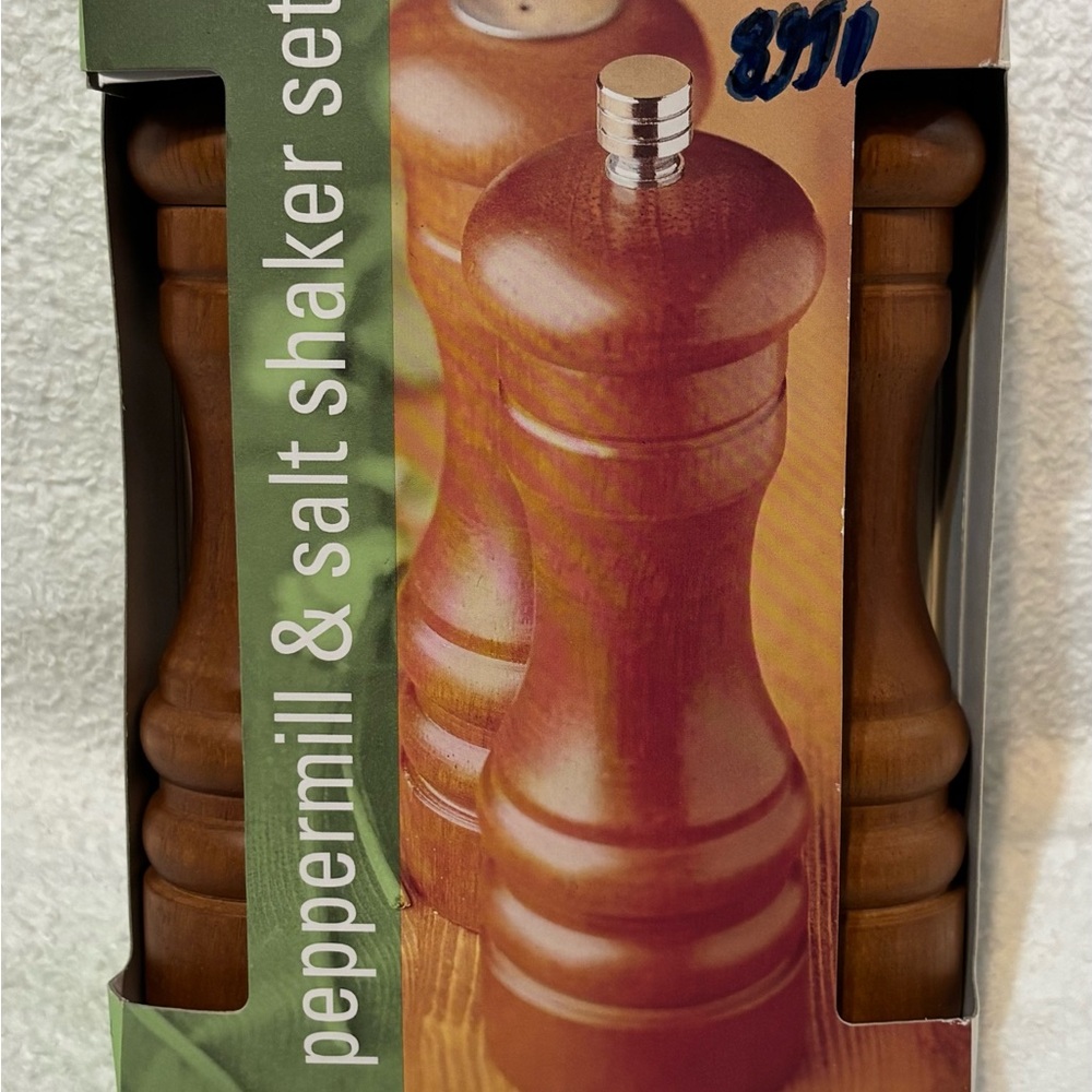 Wooden Pepper Mill and Salt Shaker Set